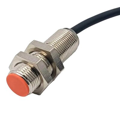 Sensore di prossimità induttivo PNP con uscita e garanzia di un anno